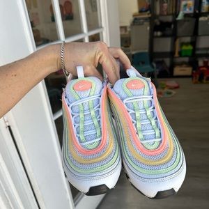 Nike Colorful Retro Rainbow Airmax Tennis Shoes Size 7.5